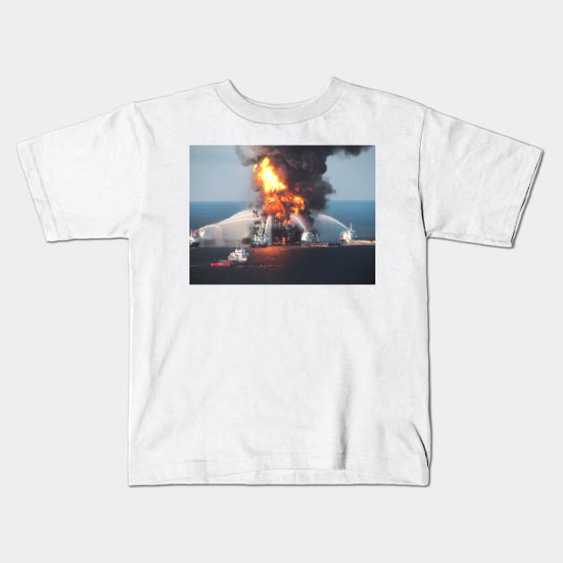 Deepwater Horizon oil rig fire (C006/4096) Kids T-Shirt by SciencePhoto